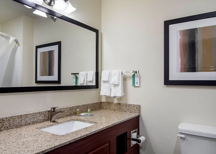 Hotel Cobblestone & - Torrington