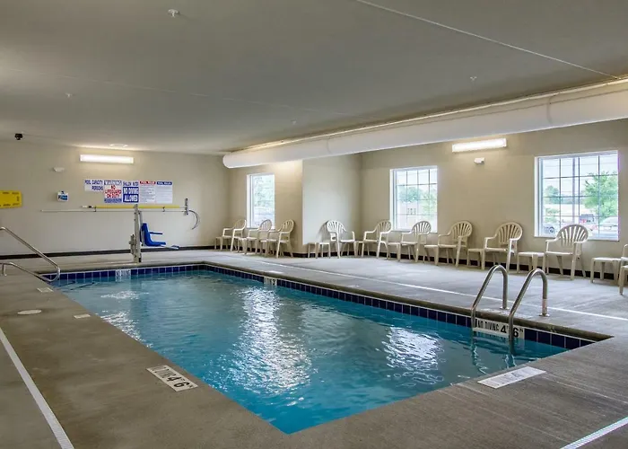 Hotel Cobblestone & - Torrington